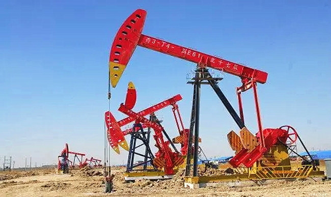 What's the main function of Tetramethyl ammonium chloride in oilfield exploitation?